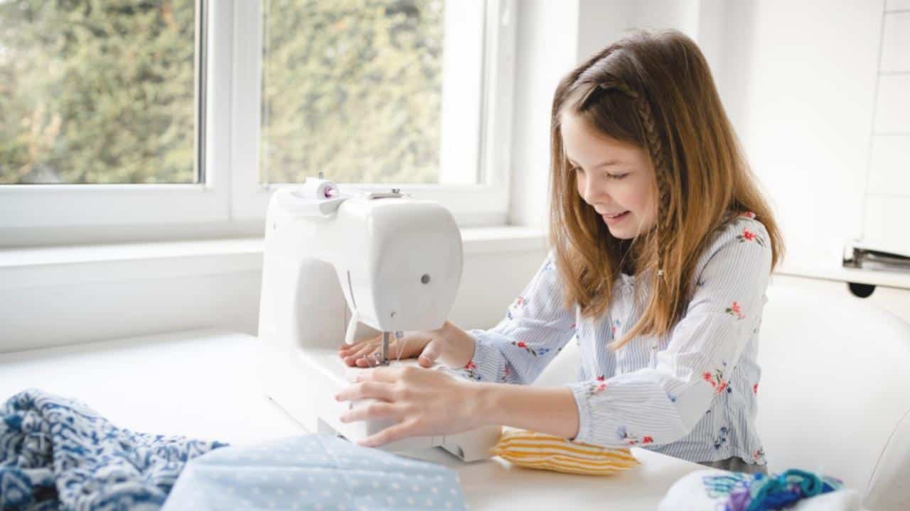How to Choose the Right Sewing Machine for Your Kids Sewing School