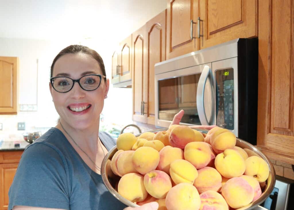 Tina von Hatten with peaches